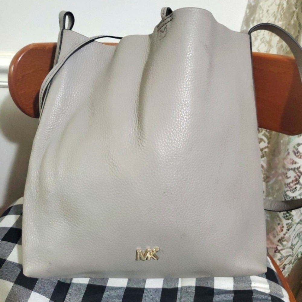 Michael Kors Junie Large Pebbled Leather Pearl Gray Bag Crossbody